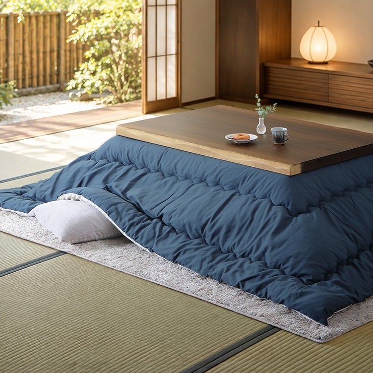 オリジナル厚掛けこたつ布団の和室使用イメージ（藍色）