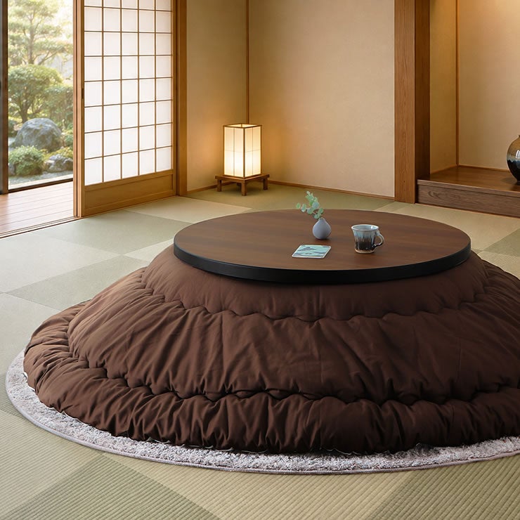 オリジナル厚掛けこたつ布団の洋室使用イメージ（黒柿色）