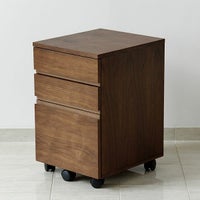 深みのある色合いのウォールナット木製チェスト