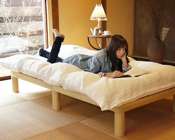 どんなテイストのお部屋にもなじむナチュラルなデザインのすのこベッド（桐材）