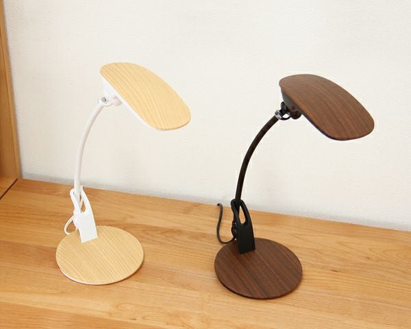 ナチュラルな木目柄がポイントのLE デスクライト・学習ライト｜デスク