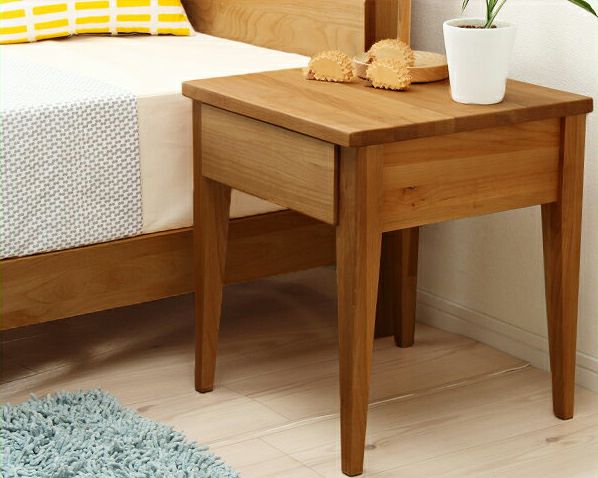 無垢材を活かした北欧風ナイトテーブル（ナチ ナイトテーブル｜ナイト