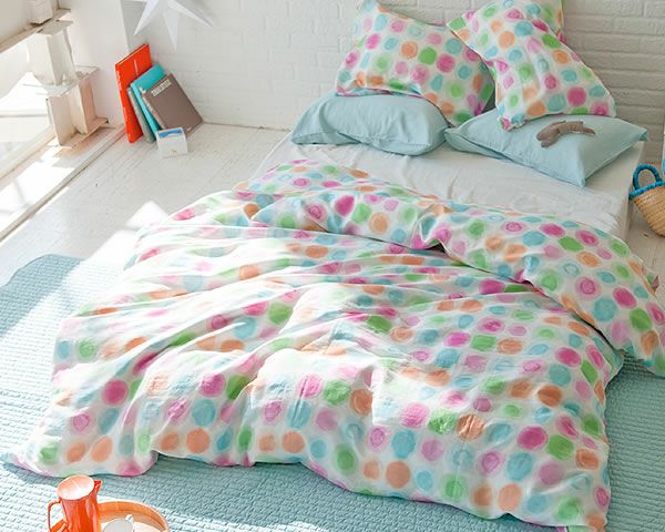 カラフルで滑らかな肌触りのドット柄掛け布団 シングルサイズ
