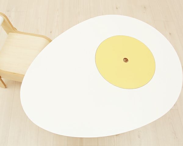 楽しく遊んで楽しくお片づけができるたまご型 キッズテーブル｜キッズ