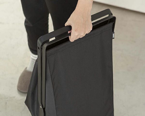 洗濯物を入れたまま移動でき、家のベランダやコインランドリーにもそのまま持ち運べる山崎実業ランドリーバスケットtower（タワー） 45L