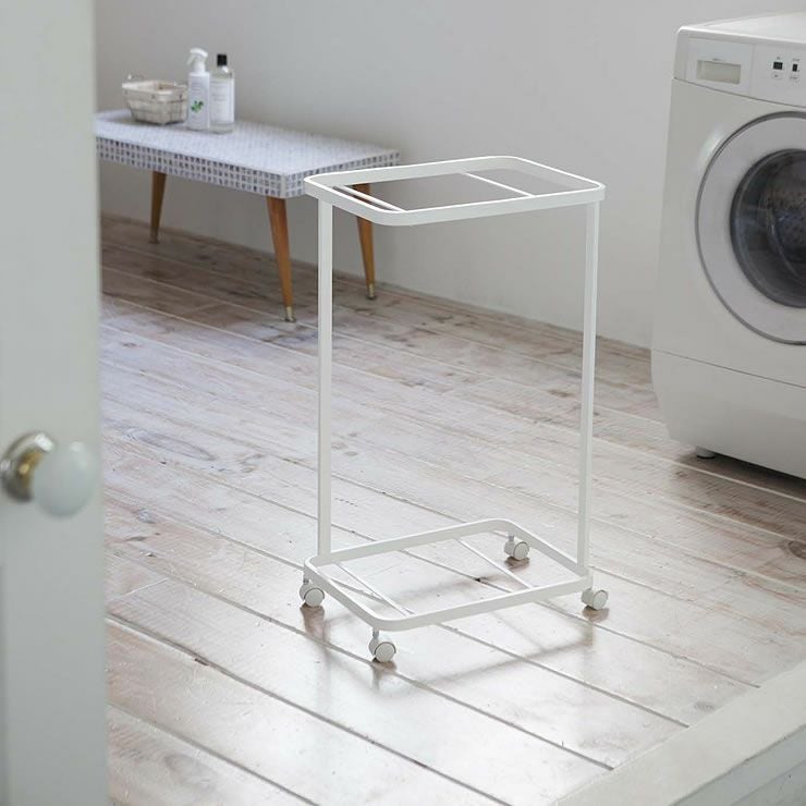 縦置き・横置きどちらの向きでも設置することができる山崎実業ランドリーワゴン+バスケットtosca (トスカ)