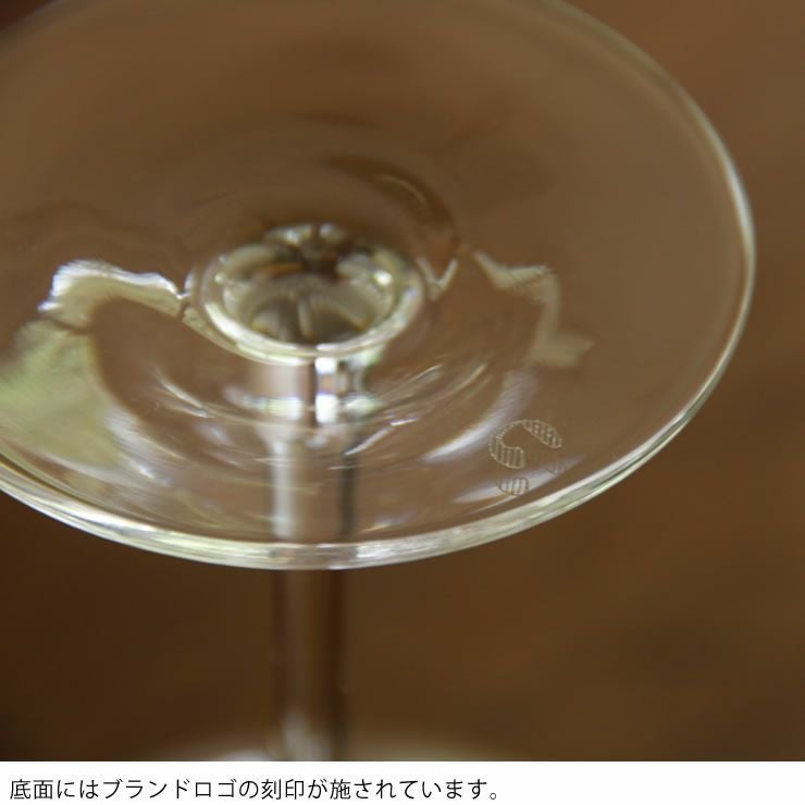 ブランドロゴの刻印が施されたホワイトワイングラス2個セット