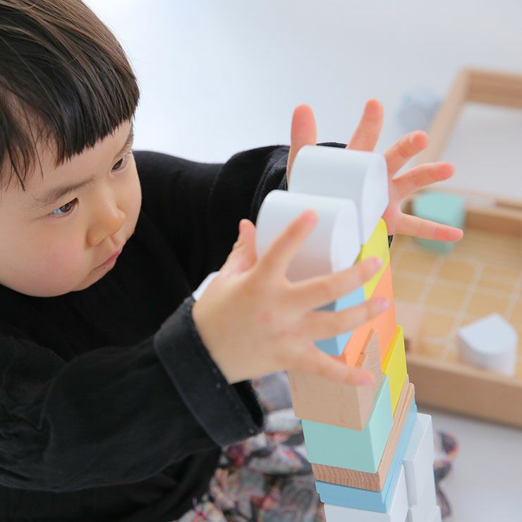 おしゃれな見た目の木のおもちゃ積み木セット
