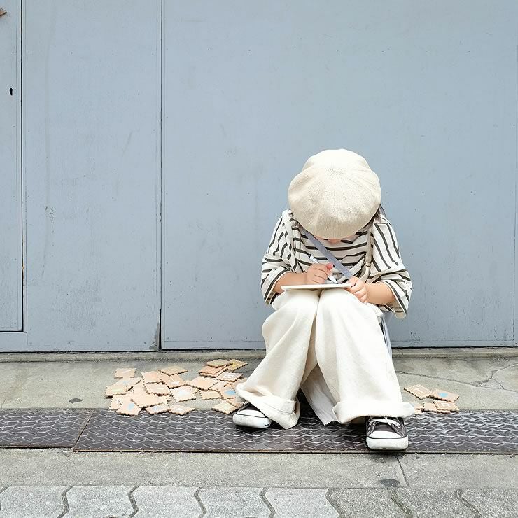 木のぬくもりを五感で感じ、木とふれあい、木に学び、木と生き、自然や人に対する 「思いやりやさしさ」を育む木のおもちゃアルファベットカード