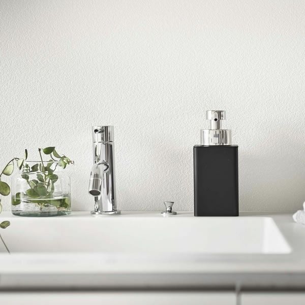 山崎実業詰め替え用ディスペンサー TOWER（タワー） 泡タイプはお風呂場や洗面所にキッチンなどどこに置いても違和感のない汎用性の高いデザイン