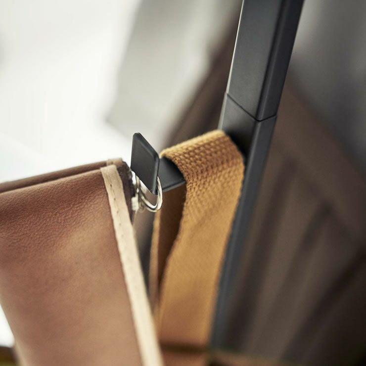 左右に3つ大きなフックがある山崎実業キッズパネル付きハンガーラック　tower（タワー）