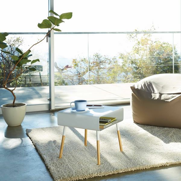 どんな部屋にも合わせやすいデザインの山崎実業ローサイドテーブル　plain（プレーン）