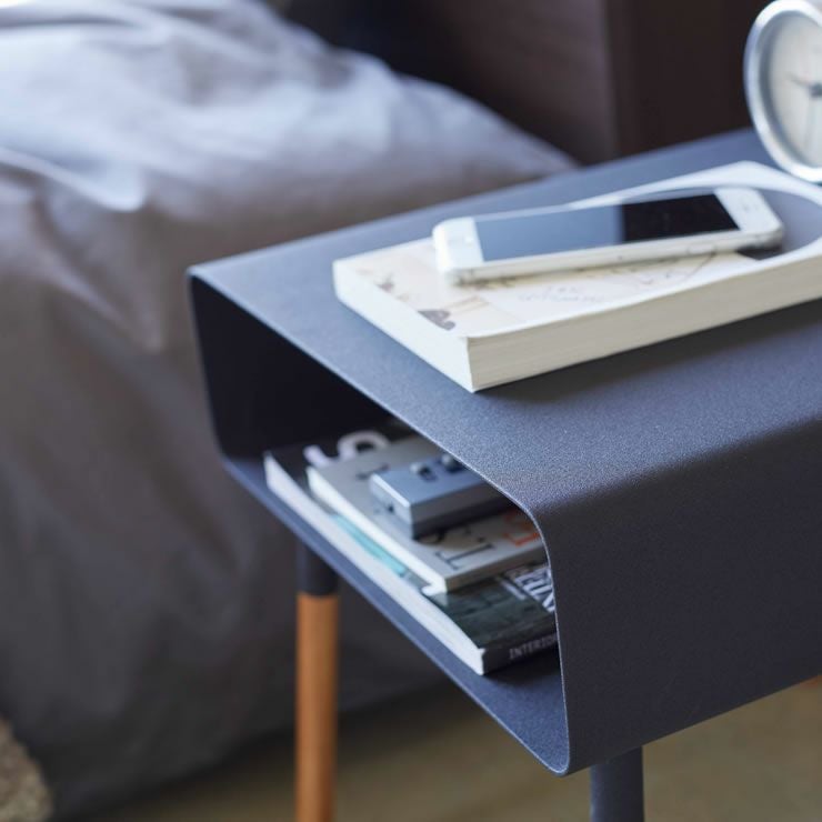 シンプルでスタイリッシュなデザインの山崎実業ローサイドテーブル　plain（プレーン）