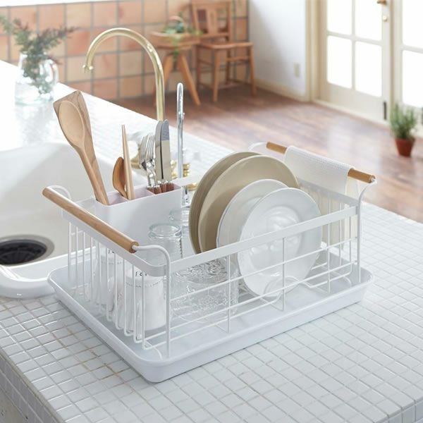 ナチュラルな雰囲気でありながら機能的な山崎実業水切りバスケット　tosca（トスカ）