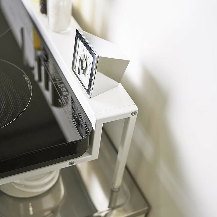 キッチンタイマーなどのキッチングッズも気軽に置いておける山崎実業棚付きIHクッキングヒーターラック tower（タワー）