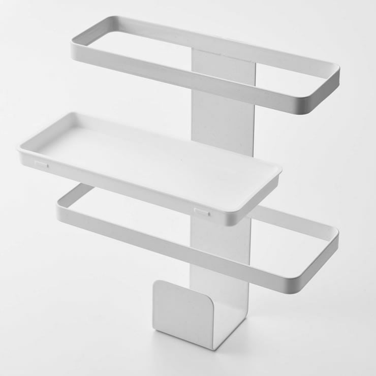 設置面が少なく風通しが良い山崎実業トレー付き洗濯機横マグネット バスブーツ＆ホースホルダー tower（タワー）