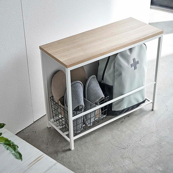 スリッパや外遊びの道具ガーデニング用品なども隠しながら収納できる山崎実業収納付き玄関ベンチ tower（タワー）
