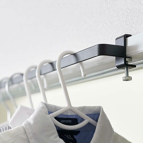 室内干しの干し場や収納スペースとしても使用できる山崎実業室内物干しハンガーバー tower（タワー）