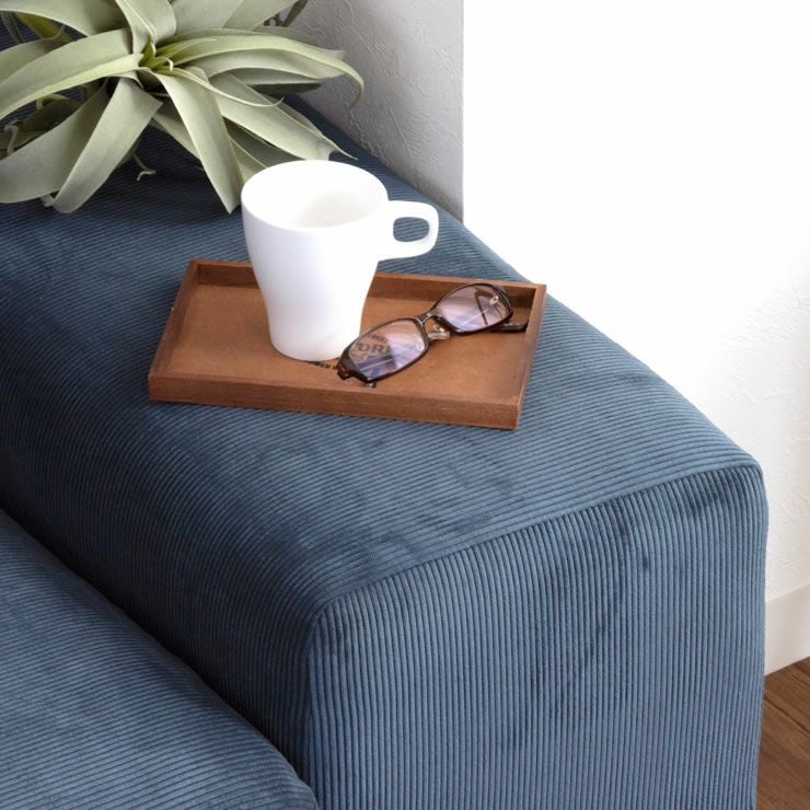 付属の六角レンチで脚を取り付けるだけの簡単組立のソファ 3人掛け（オットマン付き）