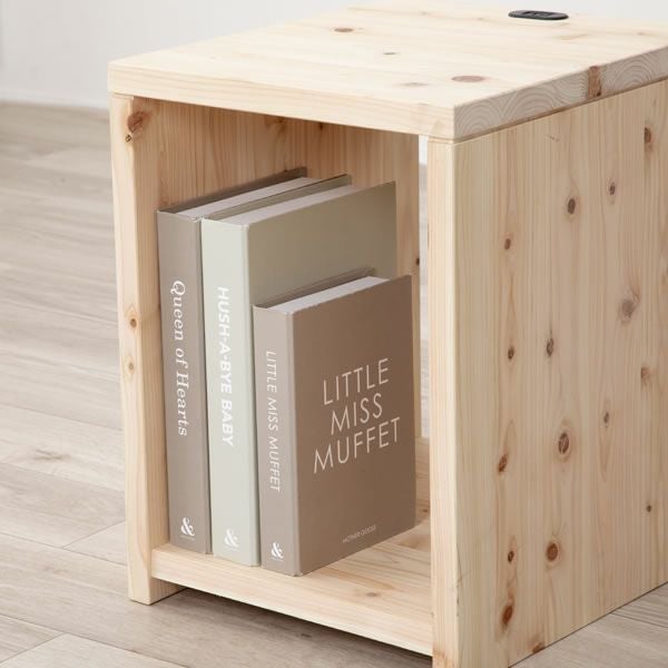 無塗装でひのきの質感をたっぷり味わえるナイ ナイトテーブル｜ナイト