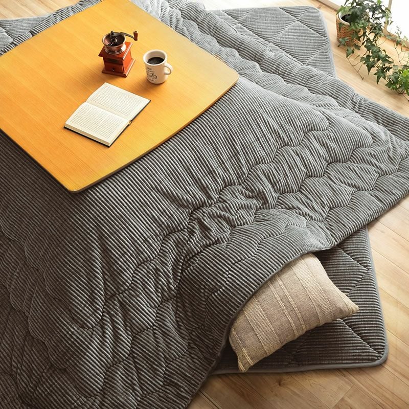 上から見たコーデュロイ調生地のこたつ布団