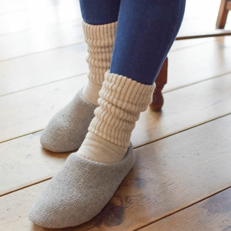 ヌクイクツシタの使用イメージ（タイツと共に）