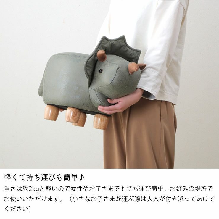 軽くて持ち運びも簡単な動物スツール