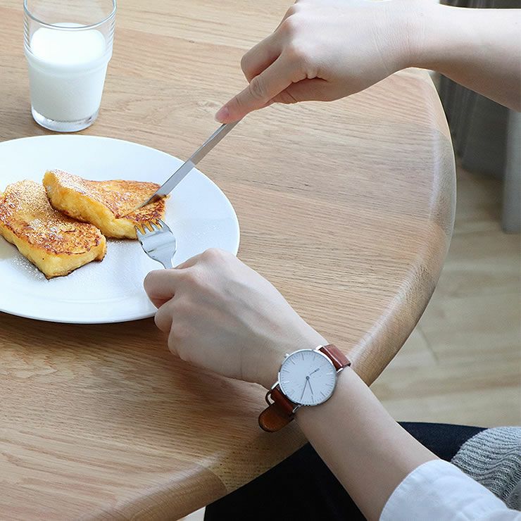 3本脚で安定感のある棚付き木製ダイ ダイニングテーブル｜ダイニング