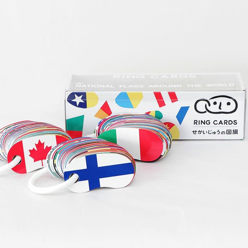 それまでの一般的な学習カードやフラッシュカードのイメージを覆す楽しいリングカード・せかいじゅうの国旗