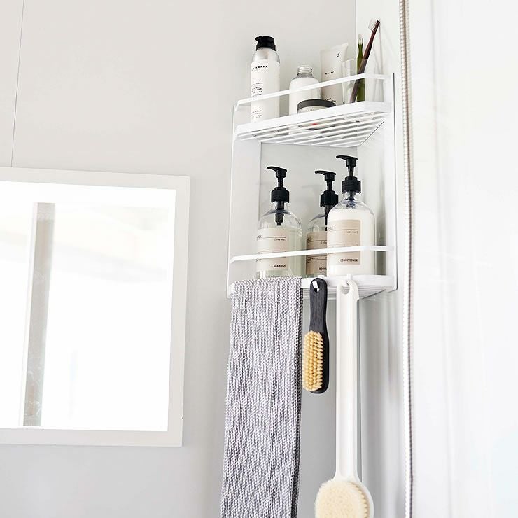 マグネットバスルームコーナーラックtowerの使用イメージ（ホワイト）