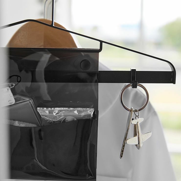 お片付けハンガーの使用イメージ（ブラック）
