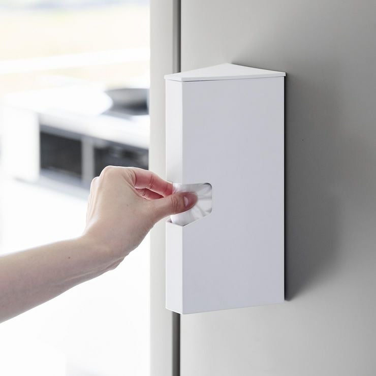 マグネットプラスチックバックケースはサッと出せる