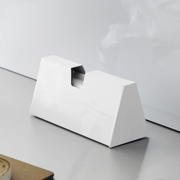 マグネットプラスチックバックケースは置いても使える