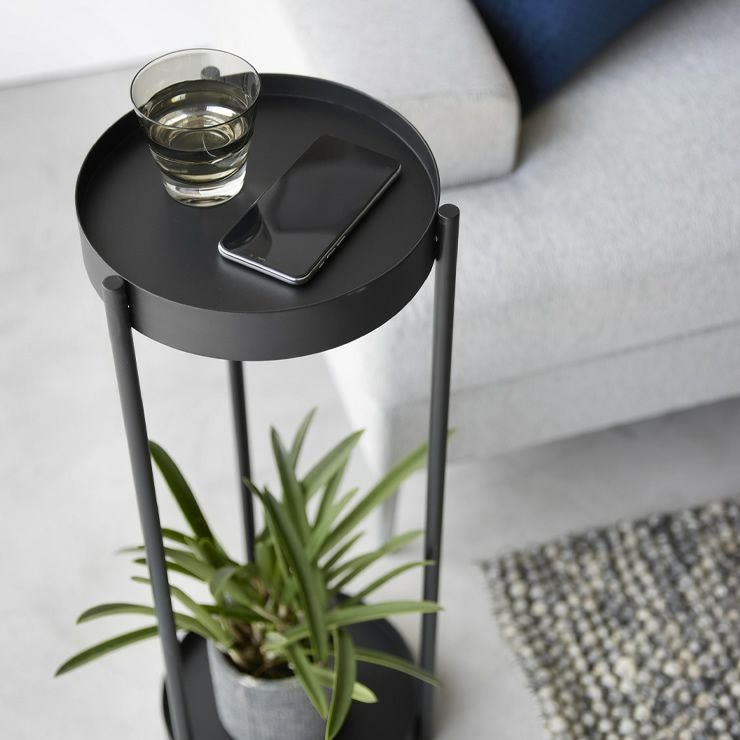 テーブルとしても活躍間違いなしのキャスター付きプランタースタンド