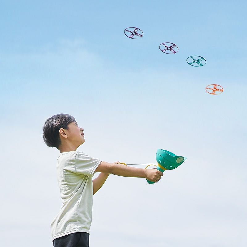 引っ張るだけでプロペラが飛び出すAOZORA（あおぞら）フロッグコプター