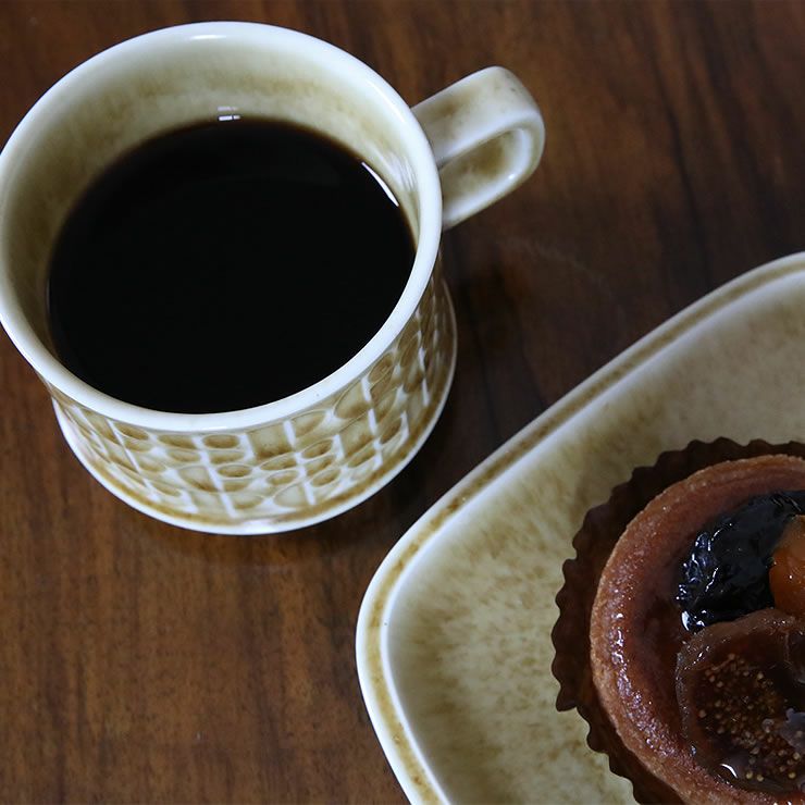 優しい印象の雰囲気のKiln カップ&ソーサ― アイボリー