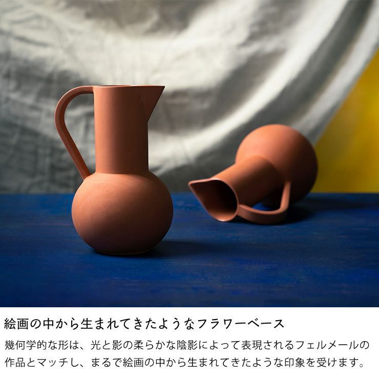 絵画の中から生まれてきたようなフラワーベース