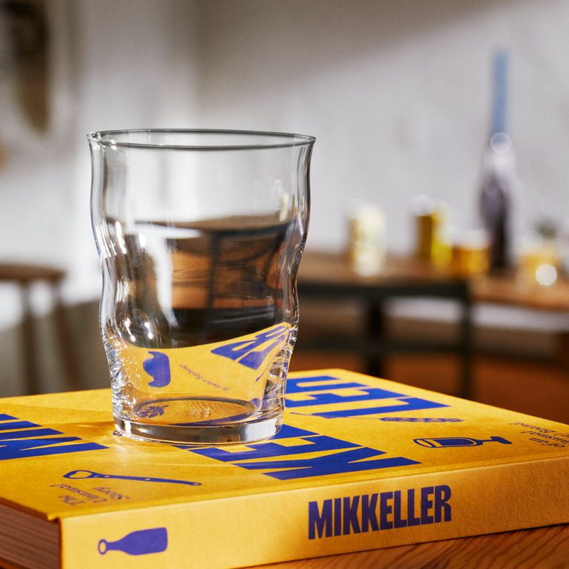 ミッケラーのキャラクター「ヘンリー」の帽子や髪型からインスパイアされたPINT　グラス　400ml　2個セット