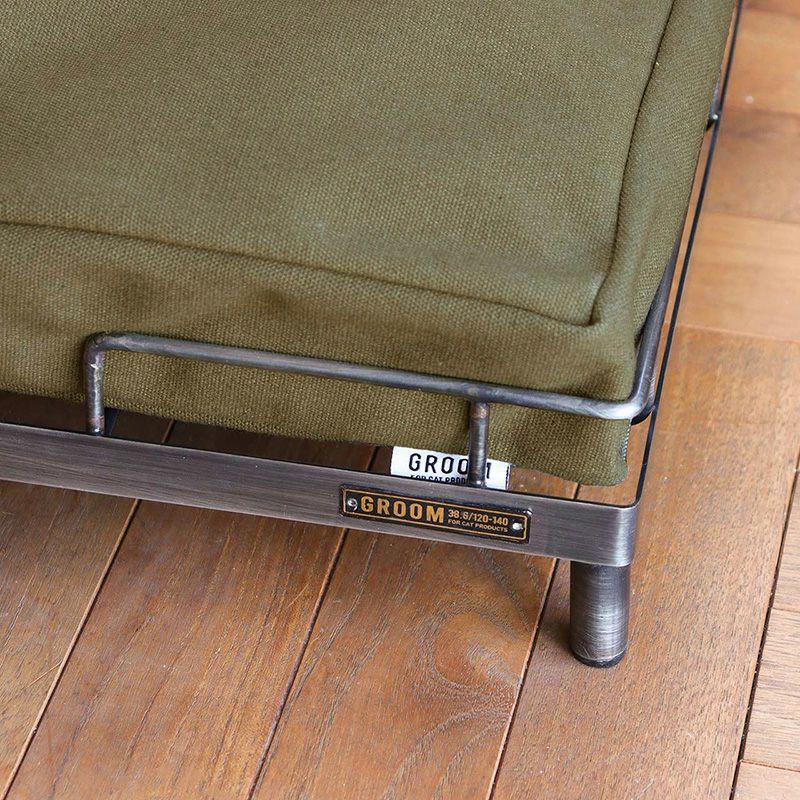 アイアンベッドのおしゃれなロゴプレート