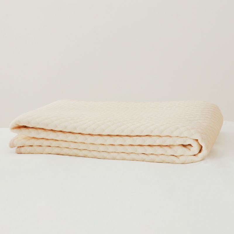 お部屋に馴染みやすい汗取り敷きパッドクリーム色