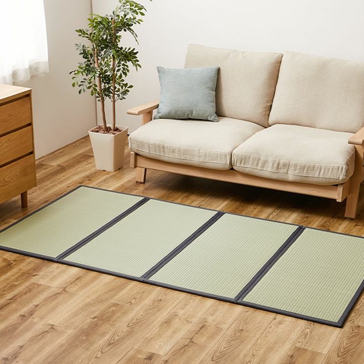 畳マットレスのソファ前使用イメージ