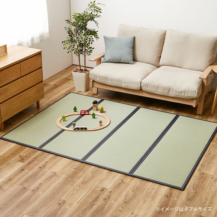 畳マットレスのソファ前使用イメージ