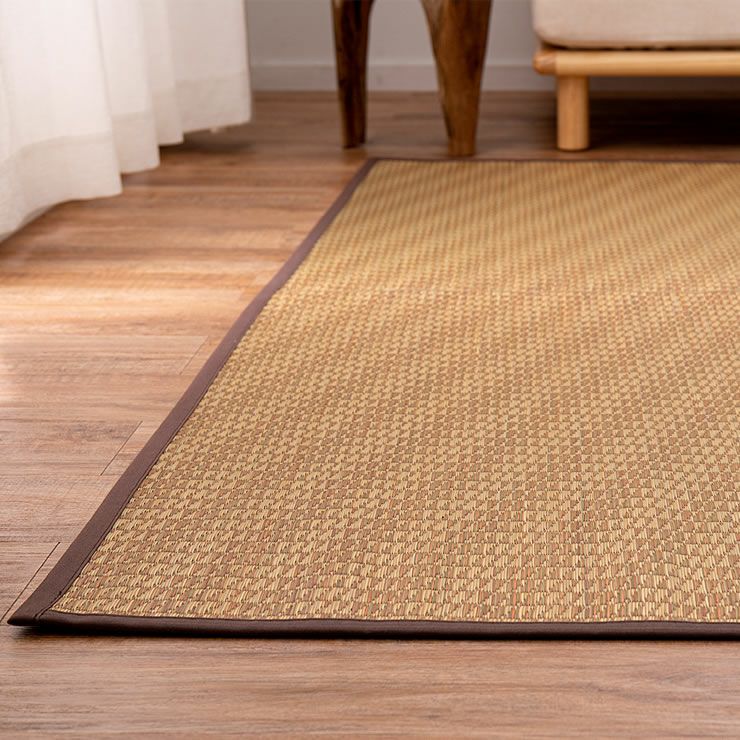 角度によって表情を変える国産い草ラグ（191×250cm）のイメージ
