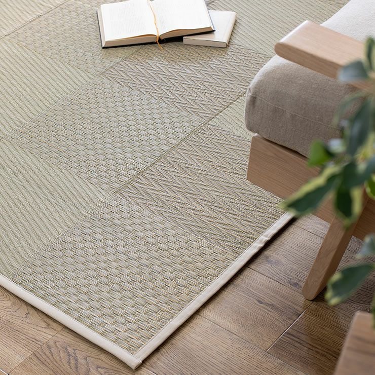 い草の栽培風景を3種類の織り模様で表現した国産い草ラグ