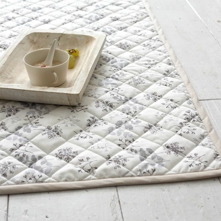 可愛らしい花姿をモチーフにしたキルトラグSサイズ ラグ・カーペット