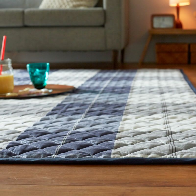 ふんわりとしたキルティングを施した快適なラグ
