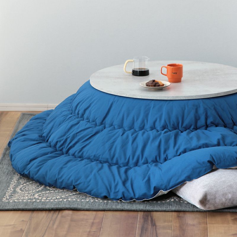 洗練されたフォルムのこたつ