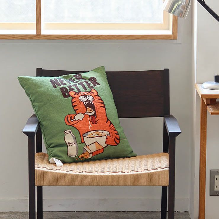 トゥーゴークッションカバーネバーベター(NEVER BETTER)のチェア使用イメージ