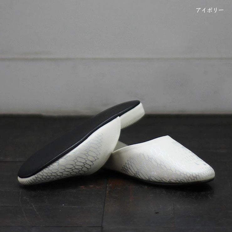 パントゥフル アウレットの全体イメージ（アイボリー）