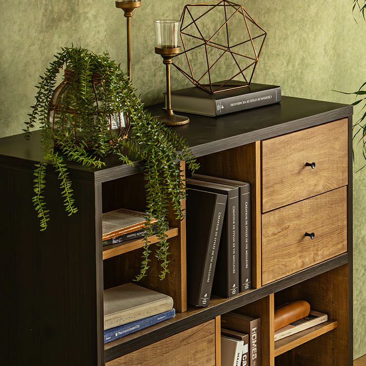 シャビー感のある木目調を組み合わせたロータイプシェルフ